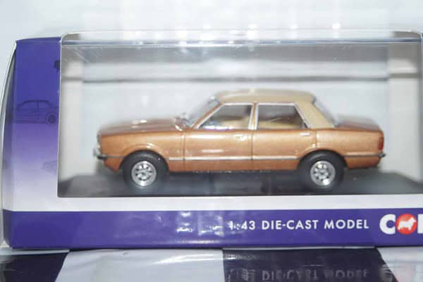Vanguards ford cortina mk4 1.6 gl gold 1/43 ref  va11917