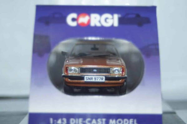 Vanguards ford cortina mk4 1.6 gl gold 1/43 ref  va11917