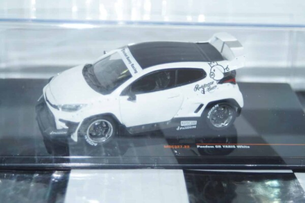 Ixo pandem gr yaris white moc327.22