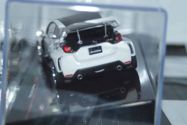 Ixo pandem gr yaris white moc327.22
