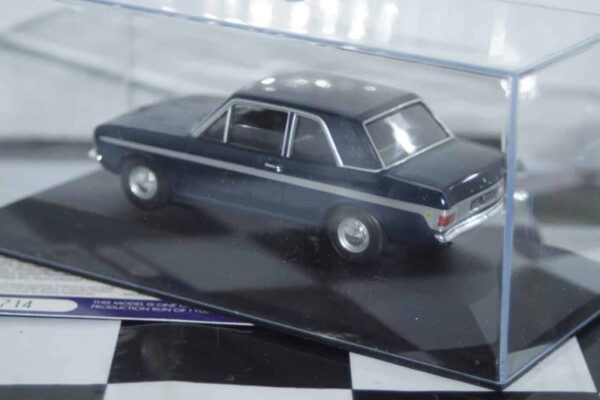 Vanguards ford cortina mk2 twin cam (lotus) anchor blue va04120