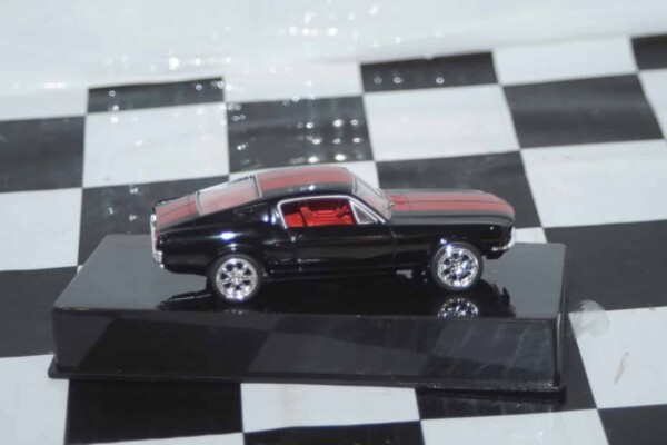 Ixo ford mustang fastback custom 1967 diecast 1:43 clc478n.22 black and red