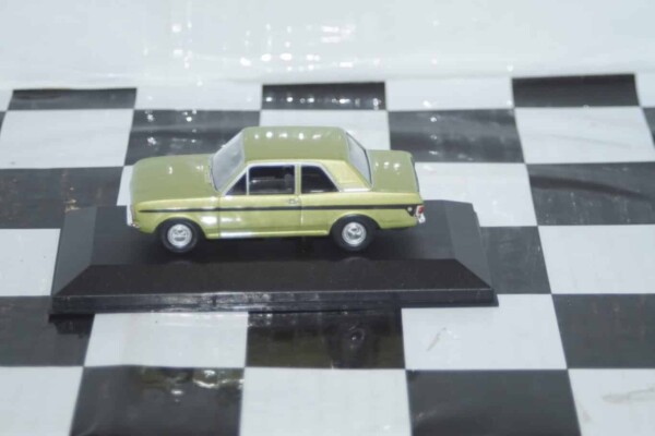 Vanguards ford cortina mk2 (lotus) fern green va04121