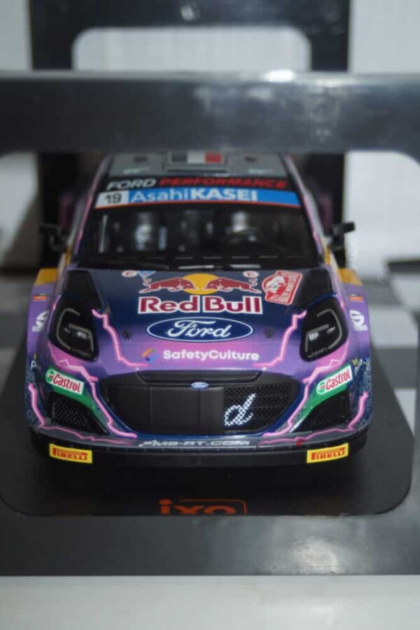 Ixo ford puma #19 winner in the monte carlo 2022 s.loeb ref rmc110.22