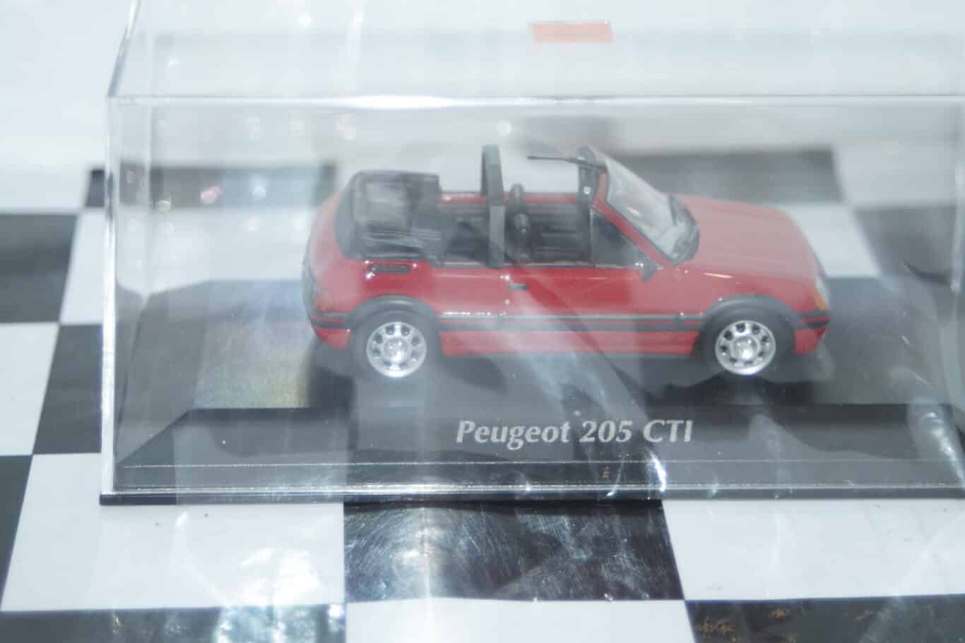 Minichamps 1:43 Peugeot 205 CTI convertible Año de construcción 1990