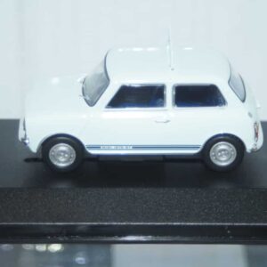 Corgi vanguards mini 1275gt white "the 4,000,000th mini" va13505 1:43 scale