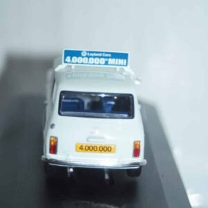 Corgi vanguards mini 1275gt white "the 4,000,000th mini" va13505 1:43 scale