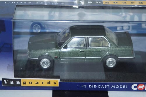 Corgi vanguards bmw 323i (e30) saloon green va13802 1:43