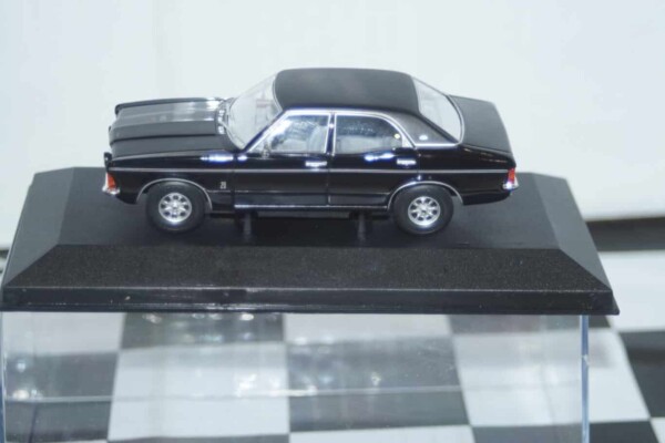 Vanguards ford zephyr 6 mk3 west riding constabulary police ref va46000