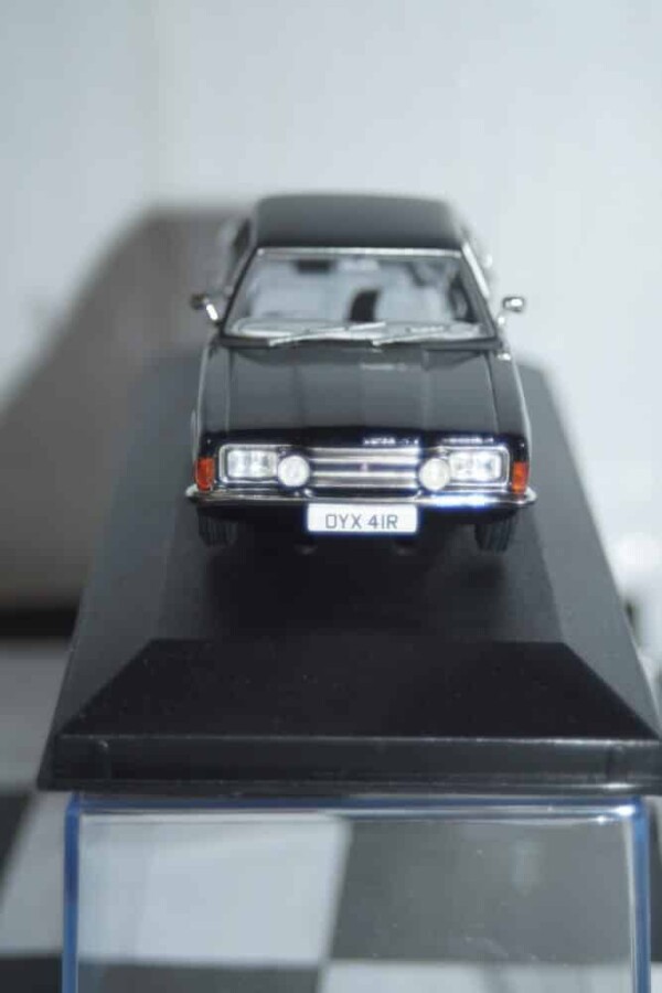 Vanguards ford zephyr 6 mk3 west riding constabulary police ref va46000