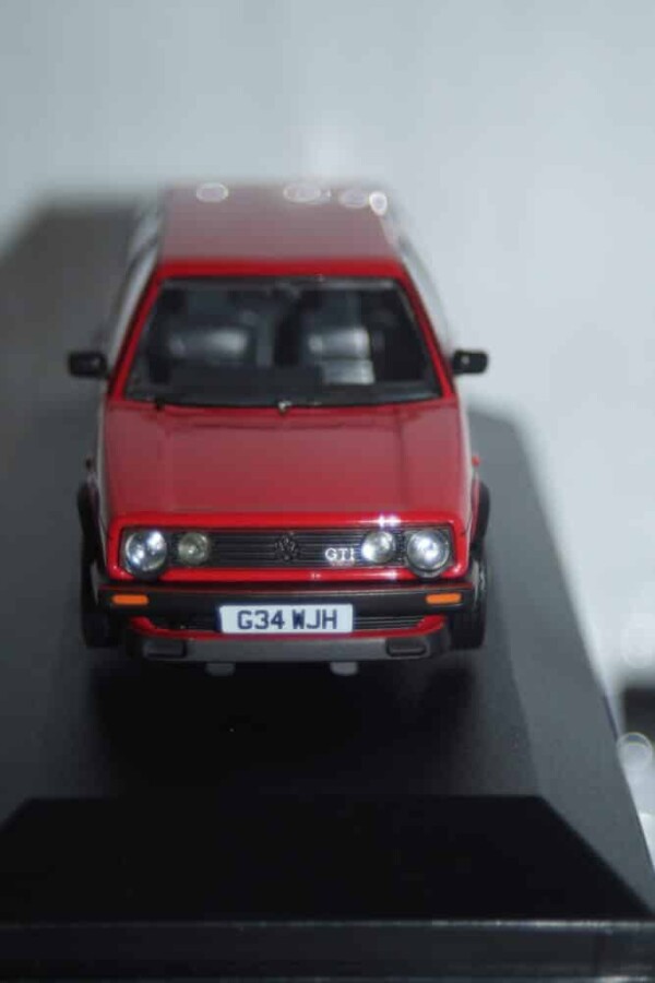 Corgi vanguards volkswagen golf mk 2 gti red va13600 1:43