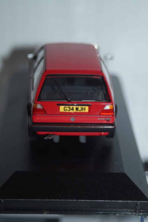 Corgi vanguards volkswagen golf mk 2 gti red va13600 1:43