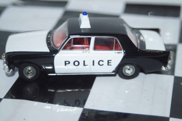 Vanguards ford zephyr 6 mk3 west riding constabulary police ref va46000