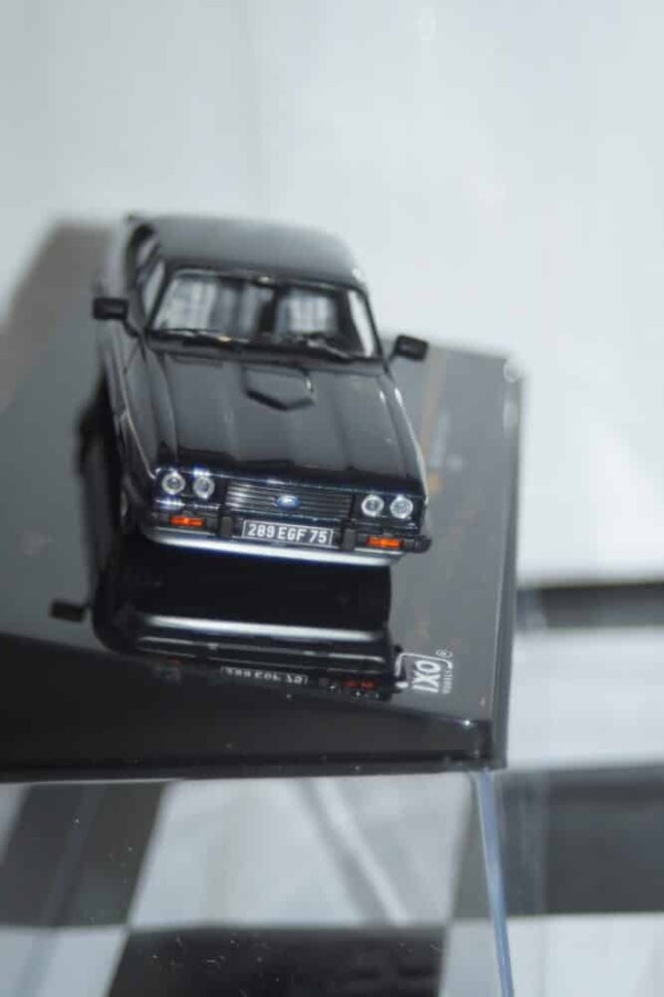 Ixo ford capri 2.8l injection 1982 1:43 diecast clc199