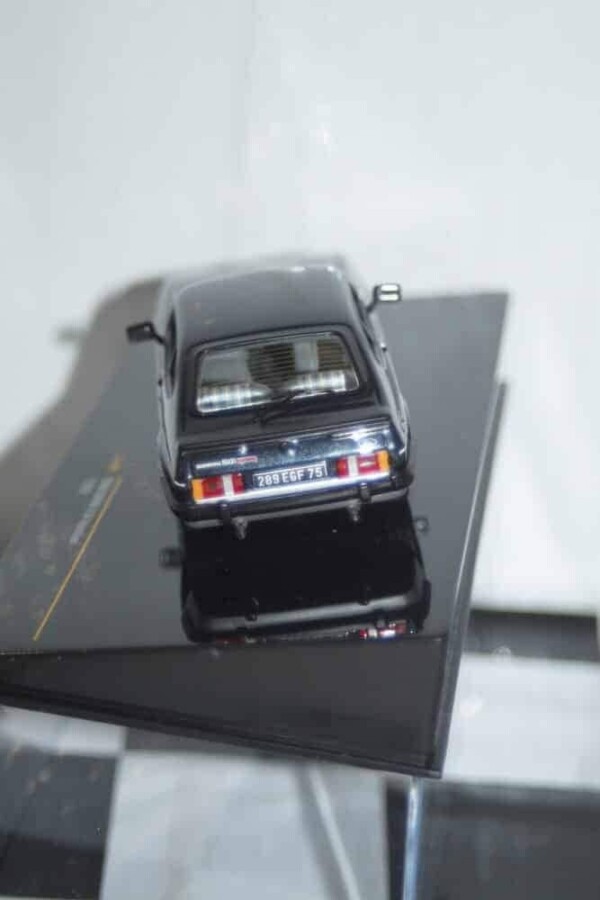 Ixo ford capri 2.8l injection 1982 1:43 diecast clc199