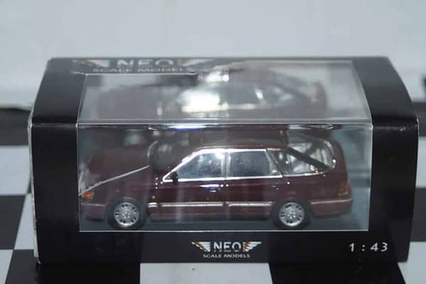 Neo models ford scorpio mk1,maroon neo43337 1:43 scale,crack in case