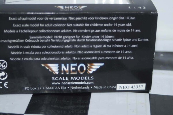 Neo models ford scorpio mk1,maroon neo43337 1:43 scale,crack in case
