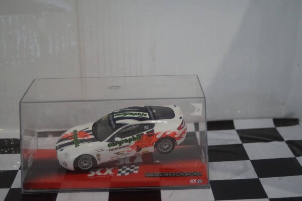 Scx aston martin vantage n24 v8 1:32 ref 64020