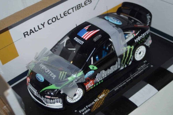Sunstar ford focus rs wrc 2010 rallyday show at castle combe circuit ken block ref 3956 1:18 scale
