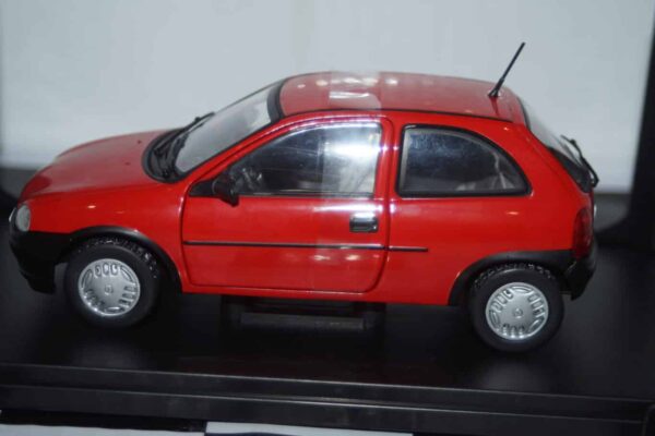 Whitebox opel / vauxhall corsa a sr 1985 white 1:24 wb124239-o