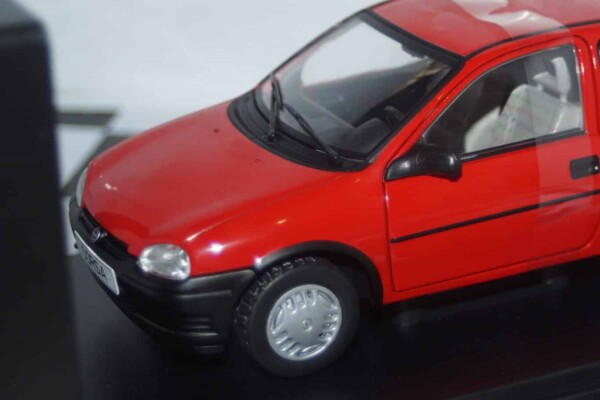 Whitebox opel / vauxhall corsa a sr 1985 white 1:24 wb124239-o