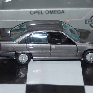 Gama opel omega vauxhall carlton 1989 grey 1130 in 1:43 scale 1st issue