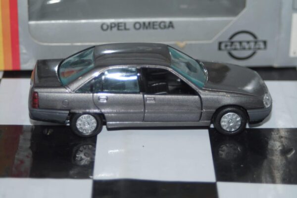 Gama opel omega vauxhall carlton 1989 grey 1130 in 1:43 scale 1st issue