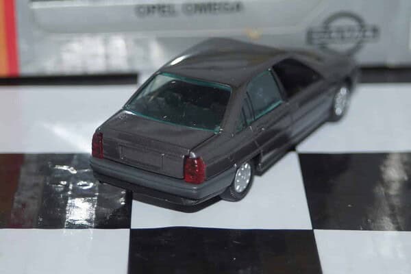 Gama opel omega vauxhall carlton 1989 grey 1130 in 1:43 scale 1st issue