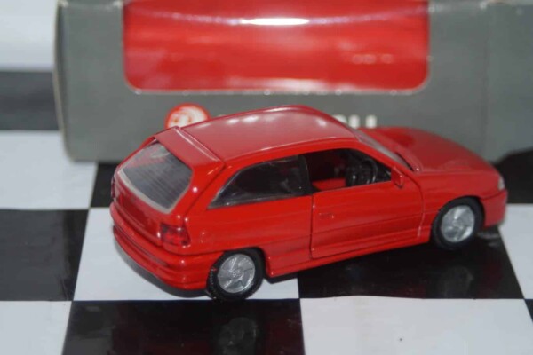 Gama vauxhall / opel astra mk3 gsi red in vauxhall box in 1:43 scale