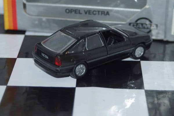 Gama opel ascona vauxhall cavalier saloon mk2 1140 1:43