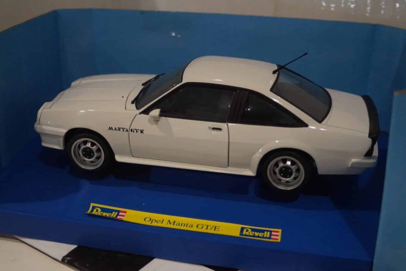 1:18 Opel Manta B2 GT/E - Revell - YouTube