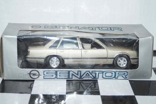 Gama opel senator 3.0e gold 1:25