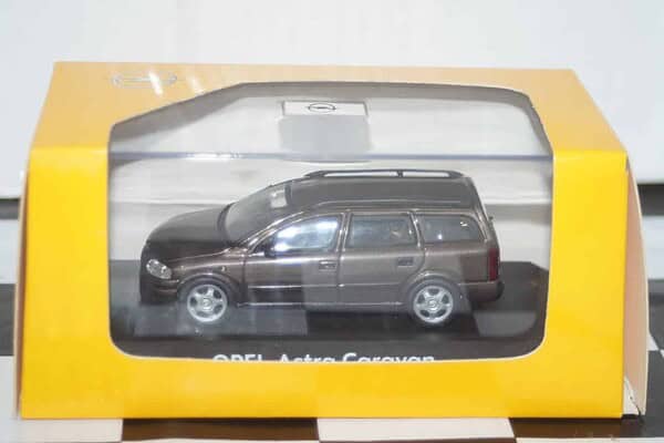 Schuco opel / vauxhall astra estate in blue 1:43 scale
