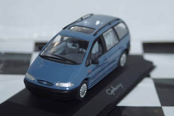 Minichamps ford galaxy blue 5 door dealer boxed