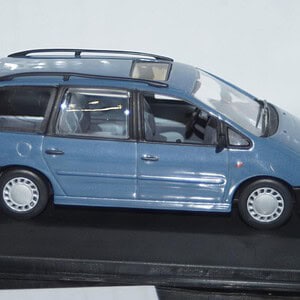 Minichamps ford galaxy blue 5 door dealer boxed