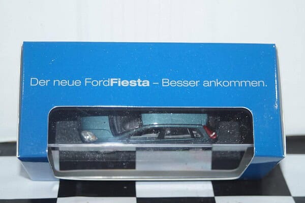 Minichamps ford fiesta green 5 door dealer boxed
