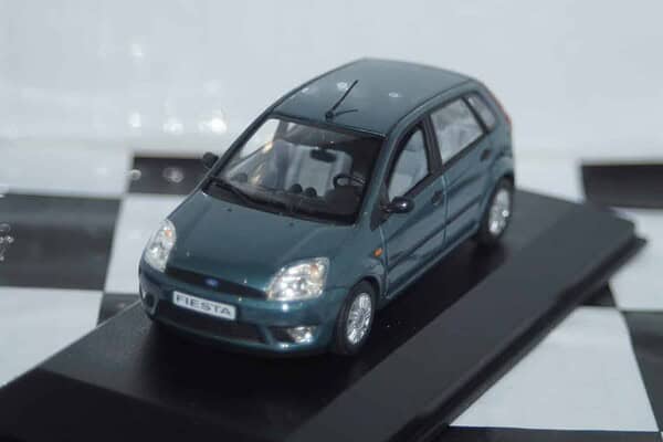 Minichamps ford fiesta green 5 door dealer boxed