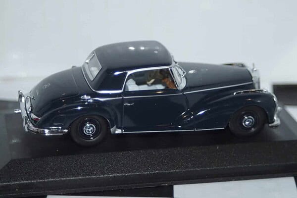 Minichamps mercedes benz 300 s coupe in 1:43 b6 604 0130