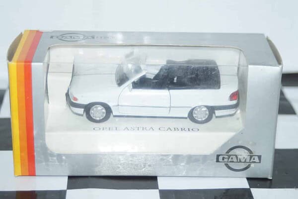 Gama opel vauxhall astra cabrio in white 51026 in 1:43