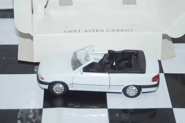 Gama opel vauxhall astra cabrio in white 51026 in 1:43