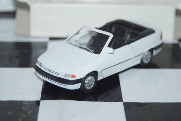 Gama opel vauxhall astra cabrio in white 51026 in 1:43