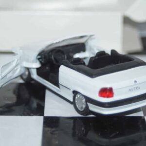 Gama opel vauxhall astra cabrio in white 51026 in 1:43