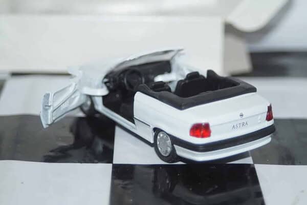 Gama opel vauxhall astra cabrio in white 51026 in 1:43
