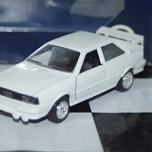 Gama opel vauxhall senator in red 81133000 in1:43