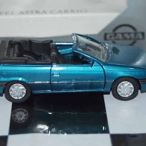 Gama opel vauxhall astra cabrio in blue 51026 in 1:43