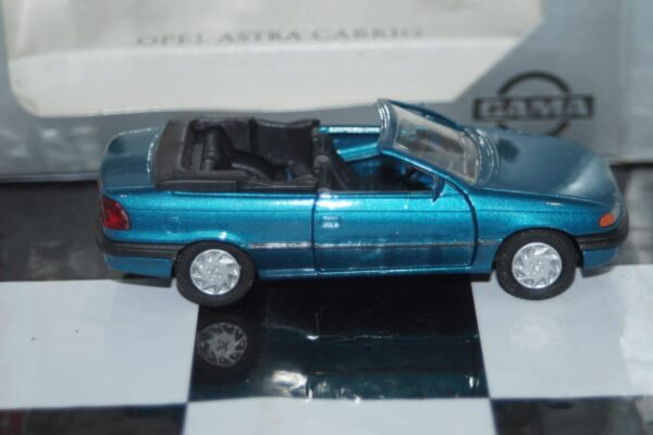 Gama opel vauxhall astra cabrio in blue 51026 in 1:43
