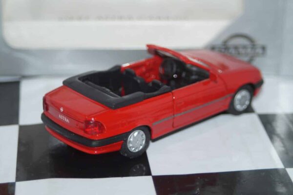 Gama opel vauxhall astra cabrio in red 51026 in 1:43