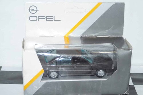 Gama opel omega vauxhall carlton gsi gold 81131000g in 1:43 scale