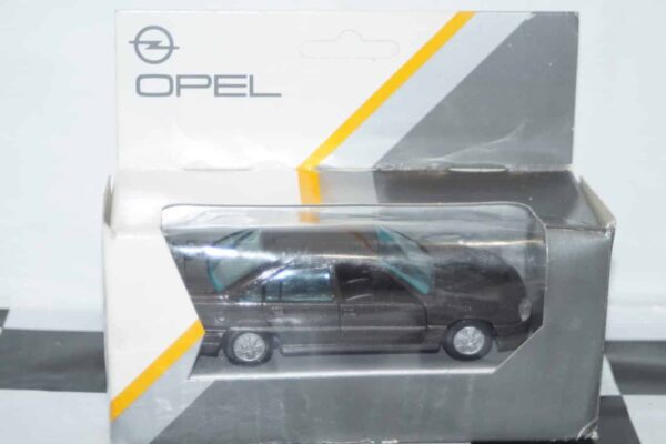 Gama opel omega vauxhall carlton gsi gold 81131000g in 1:43 scale