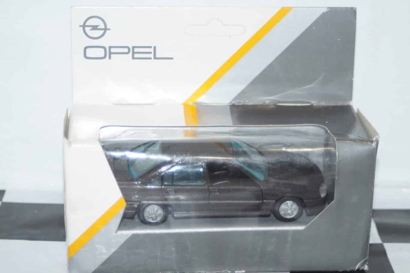 Gama opel omega vauxhall carlton gsi gold 81131000g in 1:43 scale